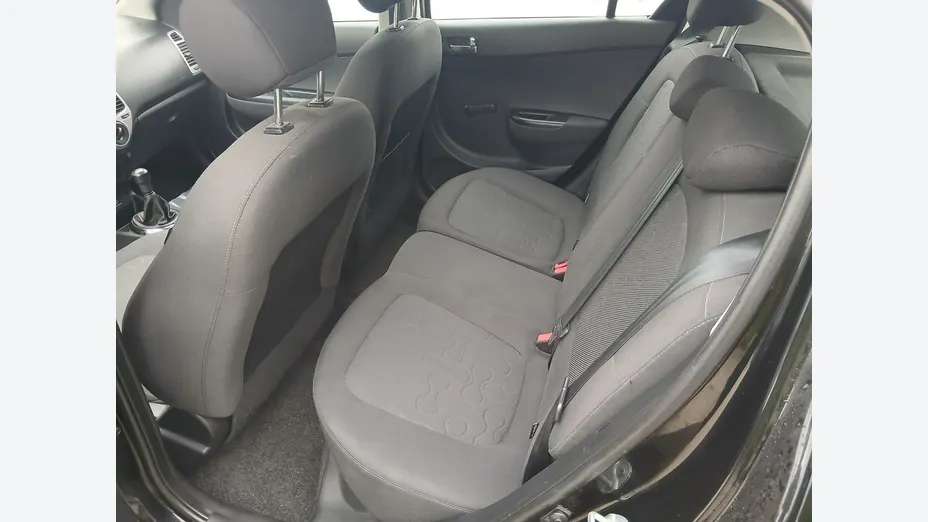 HYUNDAI i20 -
