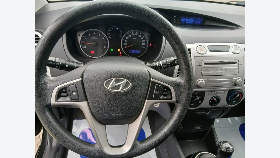 HYUNDAI i20 -