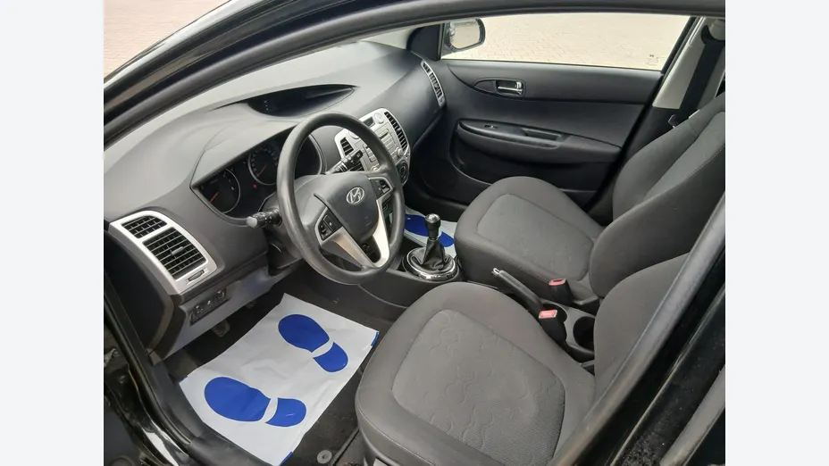 HYUNDAI i20 -
