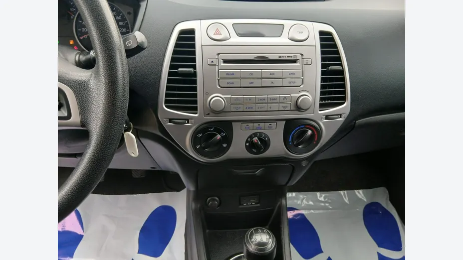 HYUNDAI i20 -