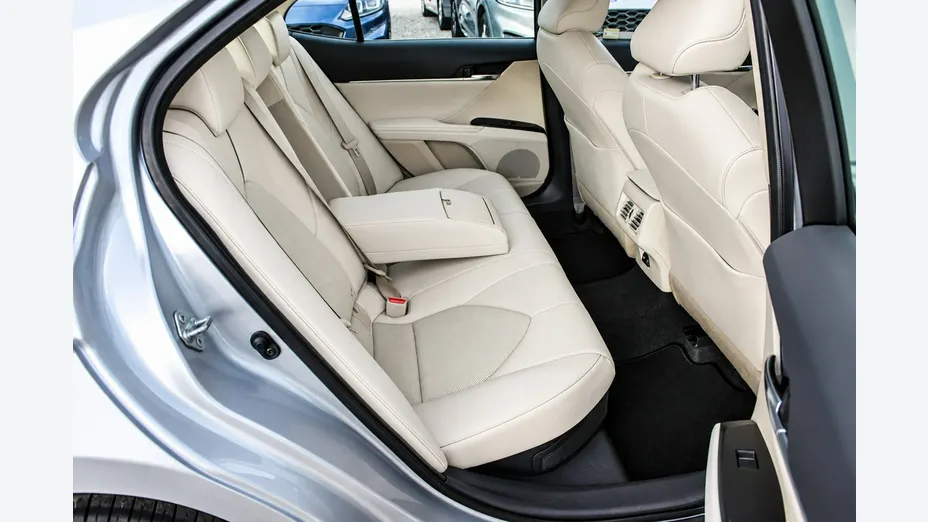 TOYOTA Camry -