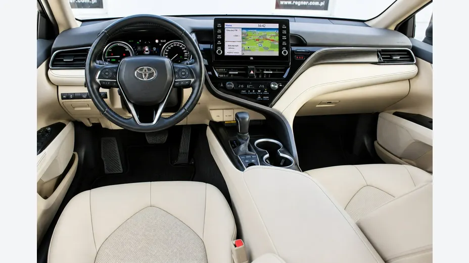 TOYOTA Camry -