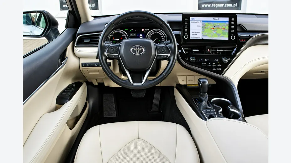 TOYOTA Camry -