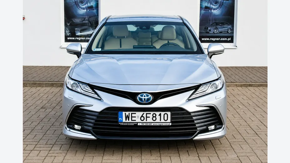 TOYOTA Camry -