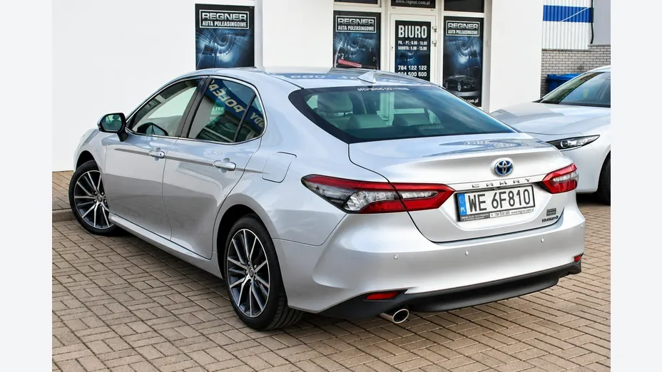TOYOTA Camry -