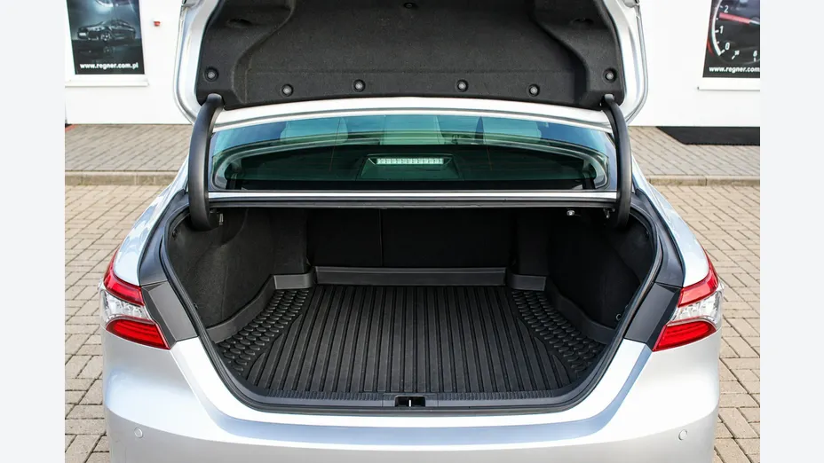 TOYOTA Camry -