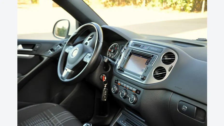 VOLKSWAGEN Tiguan -