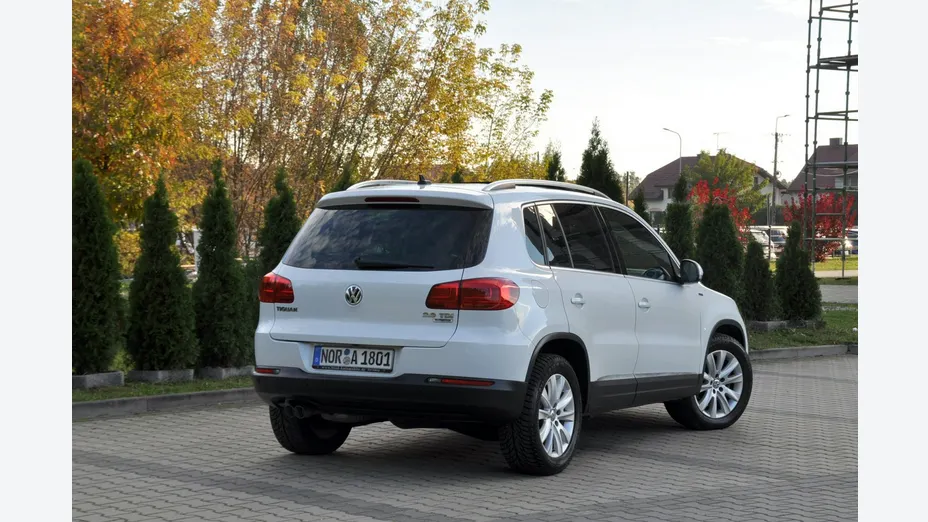VOLKSWAGEN Tiguan -