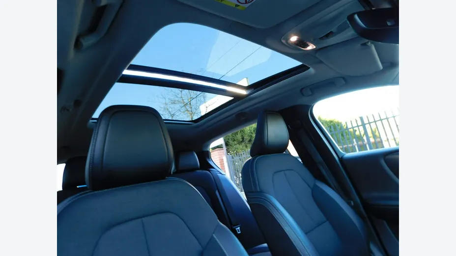 VOLVO XC40 -