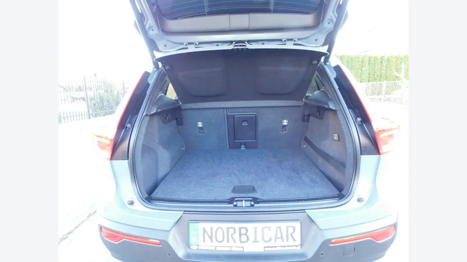 VOLVO XC40 -