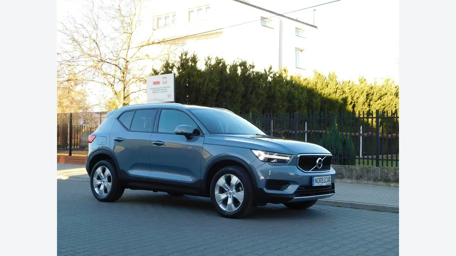 VOLVO XC40 -