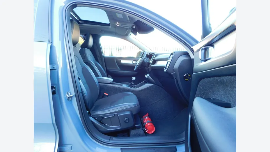 VOLVO XC40 -