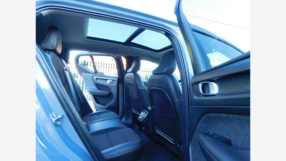 VOLVO XC40 -
