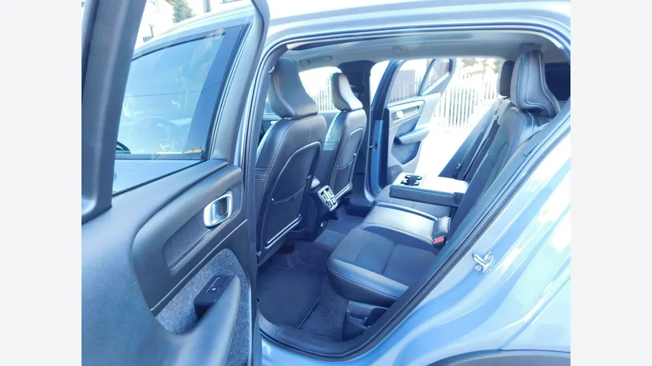 VOLVO XC40 -