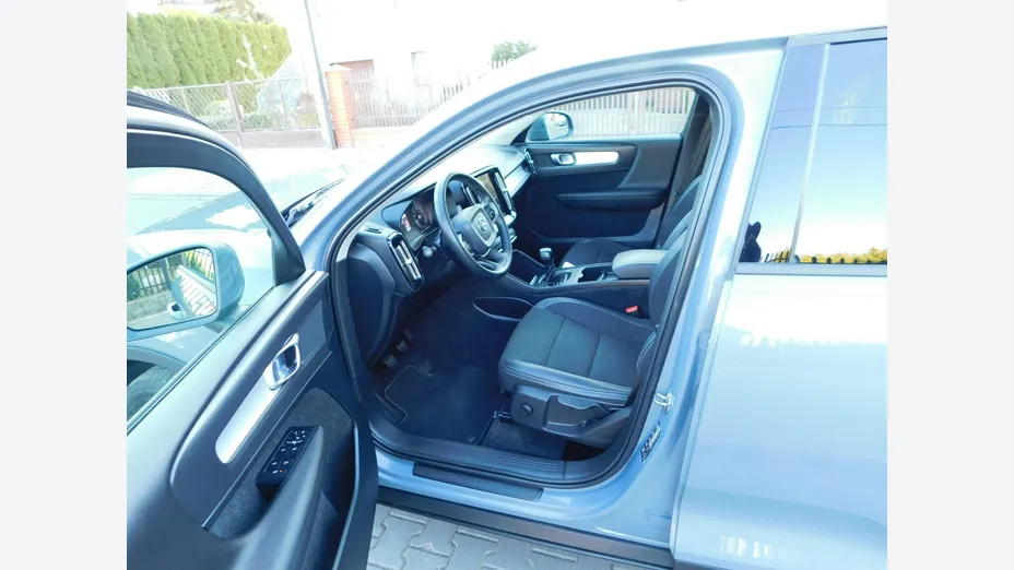 VOLVO XC40 -