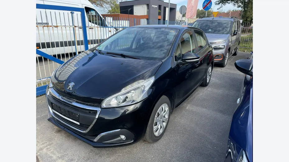 PEUGEOT 208 -