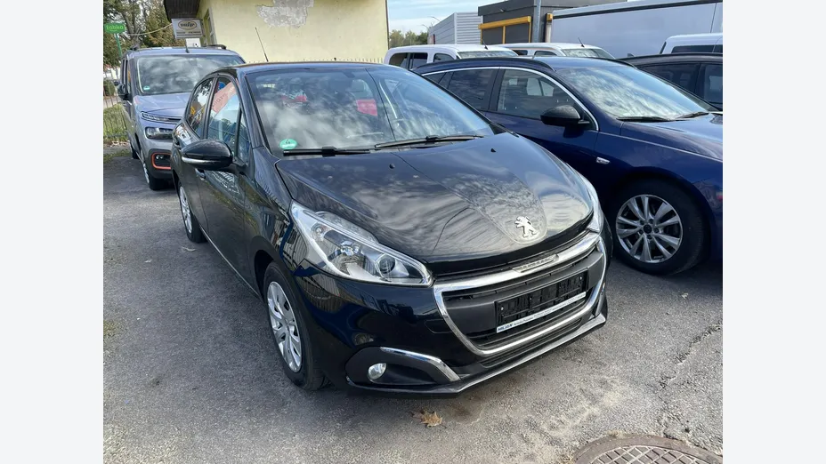 PEUGEOT 208 -