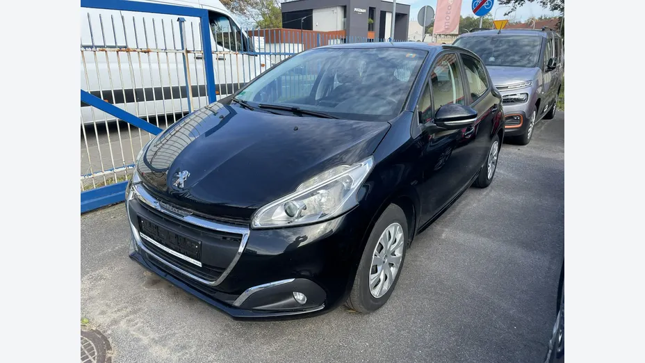 PEUGEOT 208 -