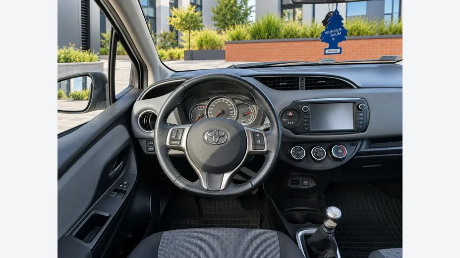 TOYOTA Yaris -