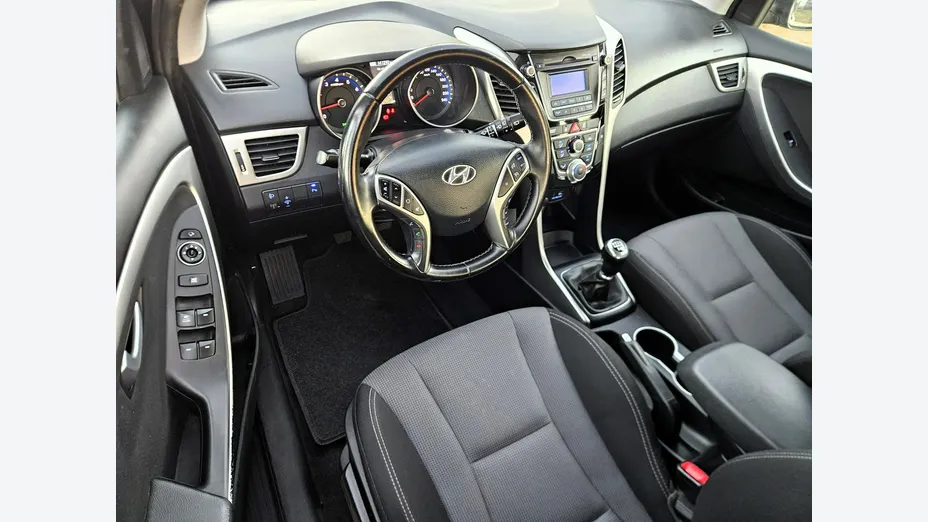 HYUNDAI i30 -