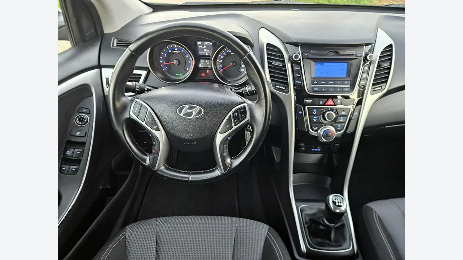 HYUNDAI i30 -