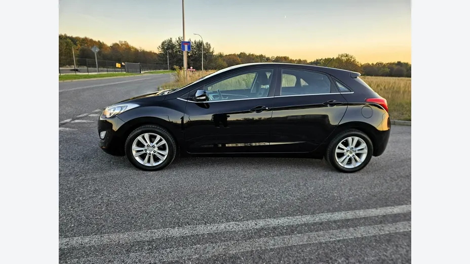HYUNDAI i30 -