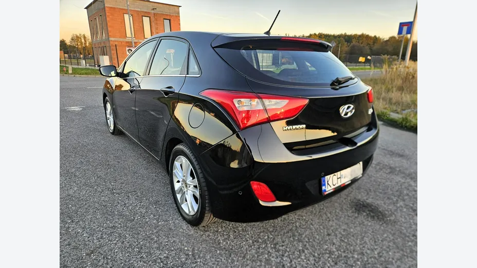 HYUNDAI i30 -
