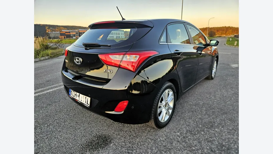 HYUNDAI i30 -