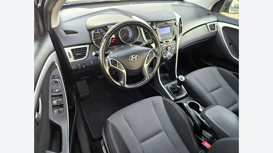 HYUNDAI i30 -