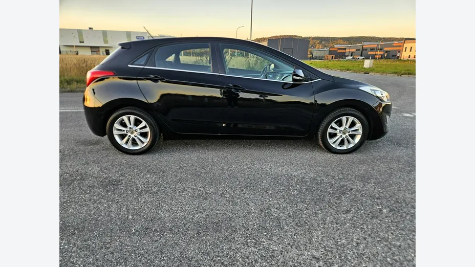 HYUNDAI i30 -