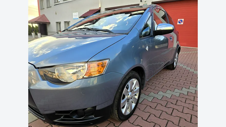 MITSUBISHI Colt -
