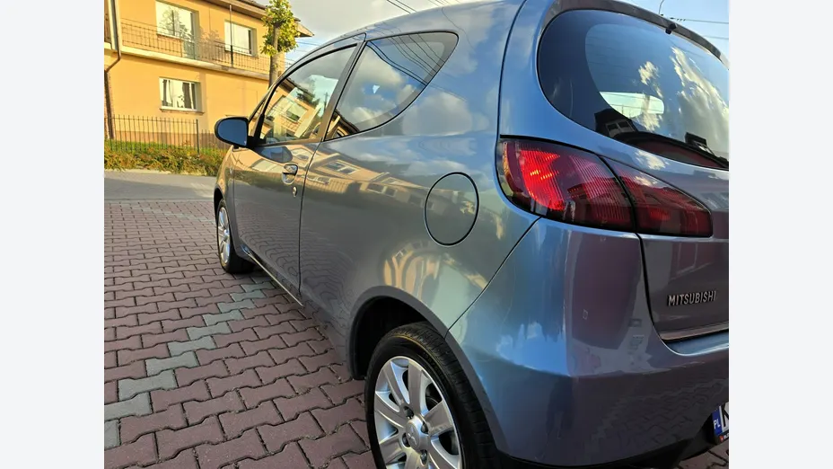 MITSUBISHI Colt -