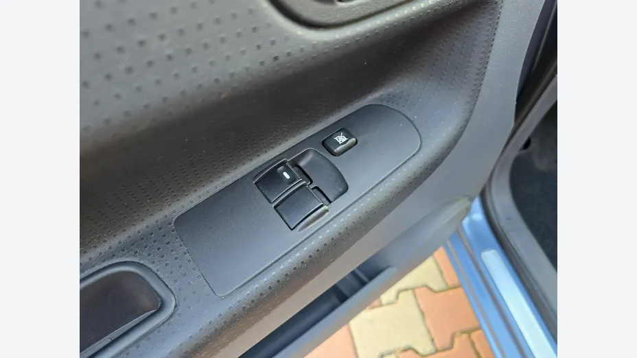 MITSUBISHI Colt -