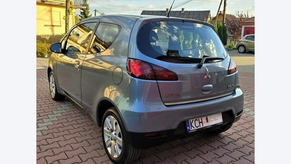MITSUBISHI Colt -