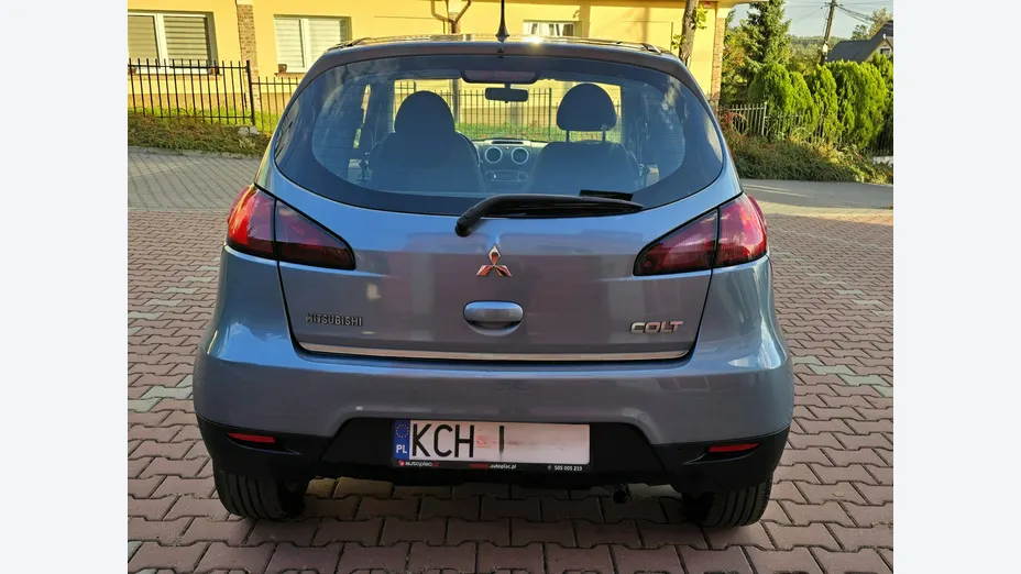 MITSUBISHI Colt -