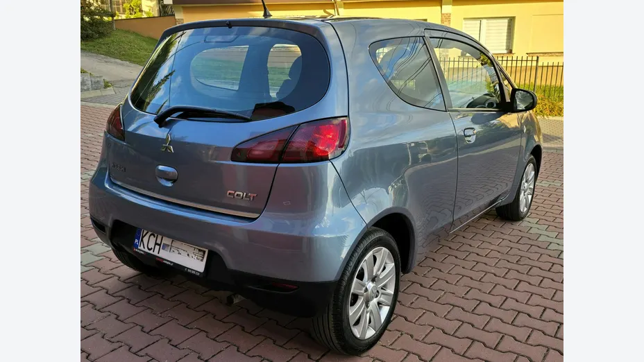 MITSUBISHI Colt -