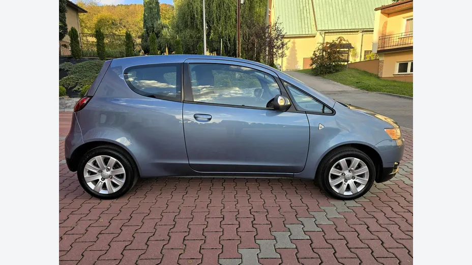 MITSUBISHI Colt -