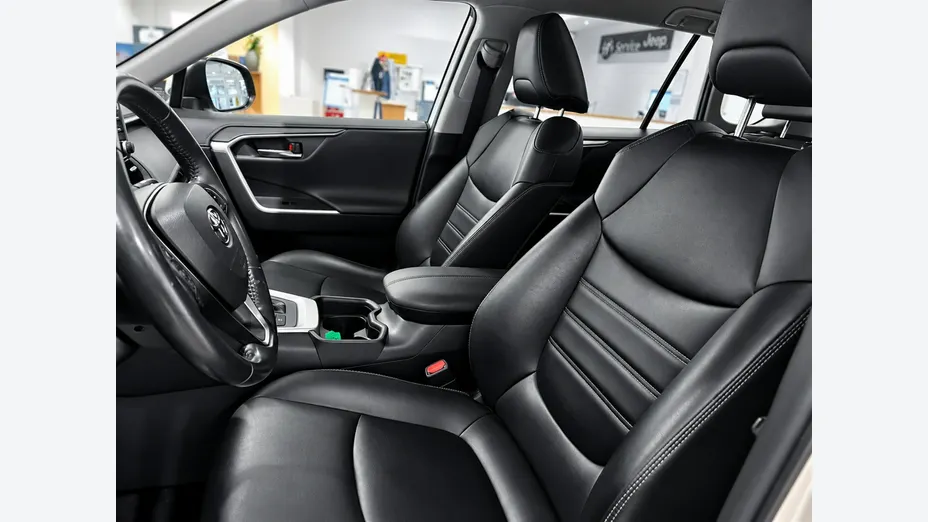 TOYOTA RAV4 -