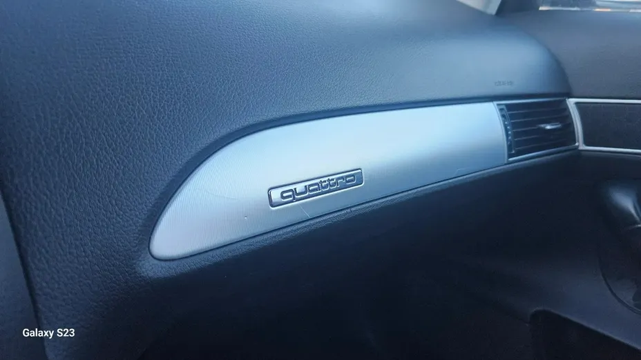 AUDI A6 -