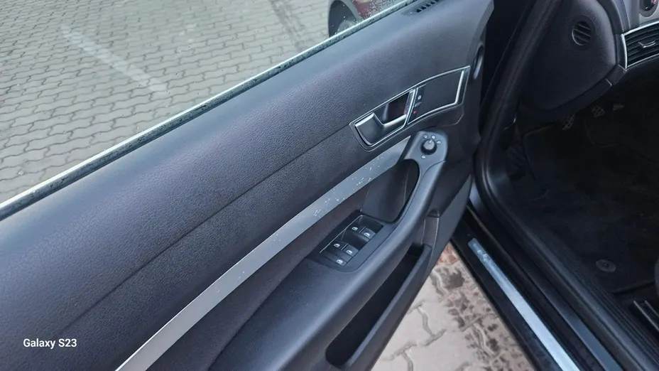 AUDI A6 -
