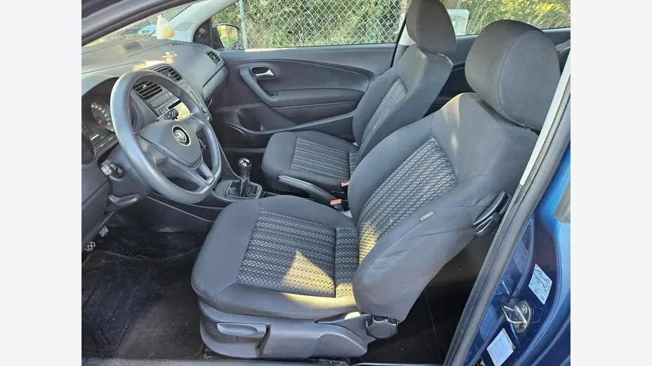VOLKSWAGEN Polo -
