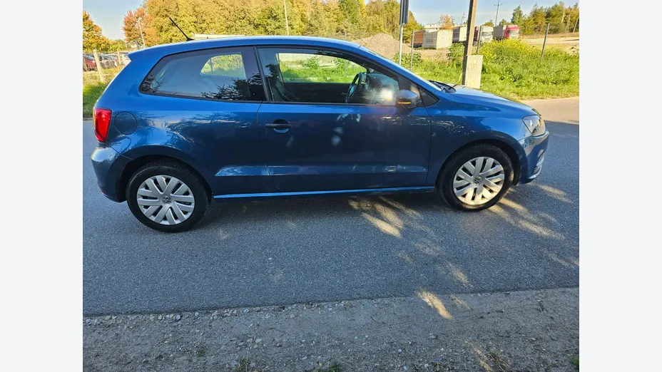 VOLKSWAGEN Polo -