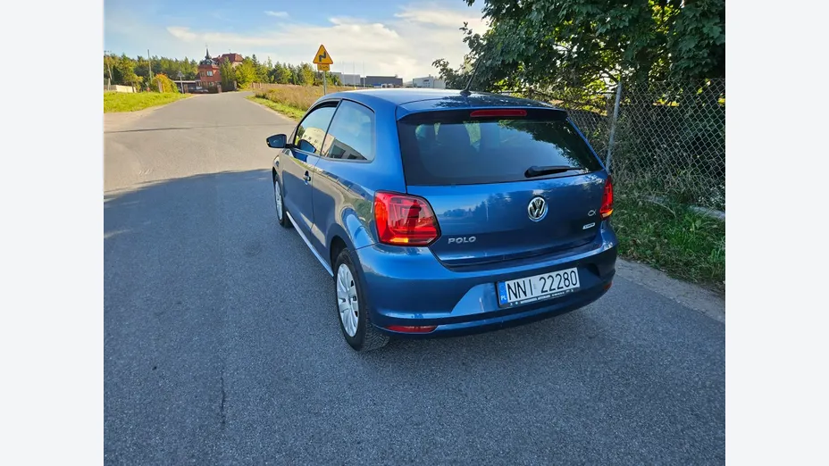 VOLKSWAGEN Polo -