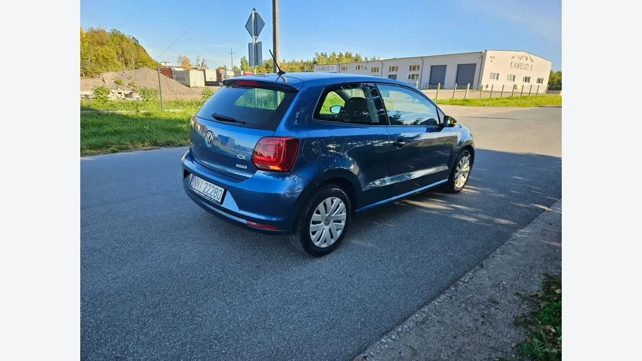 VOLKSWAGEN Polo -