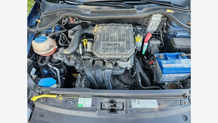 VOLKSWAGEN Polo -