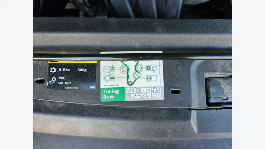 VOLKSWAGEN Polo -
