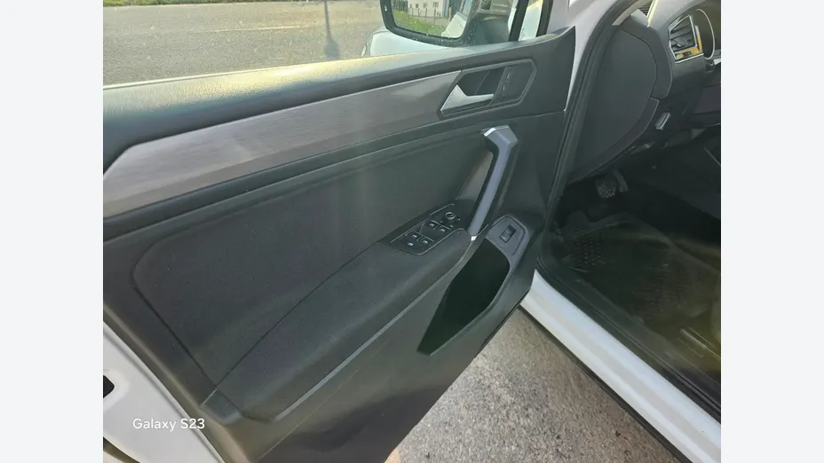 VOLKSWAGEN Tiguan -