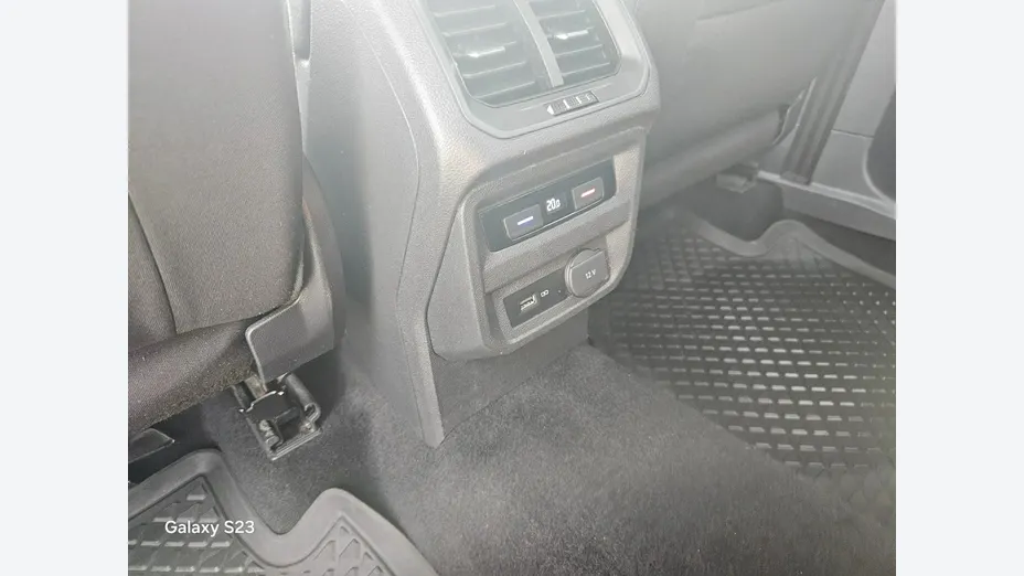 VOLKSWAGEN Tiguan -