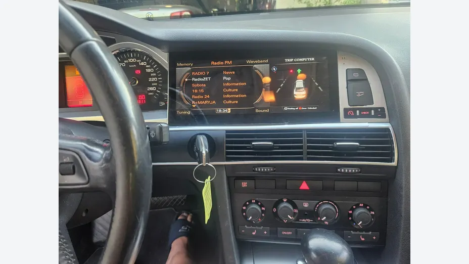 AUDI A6 -