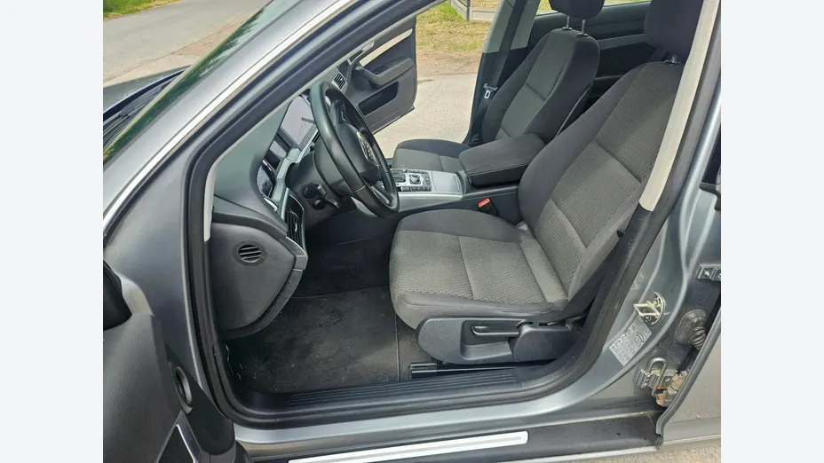 AUDI A6 -